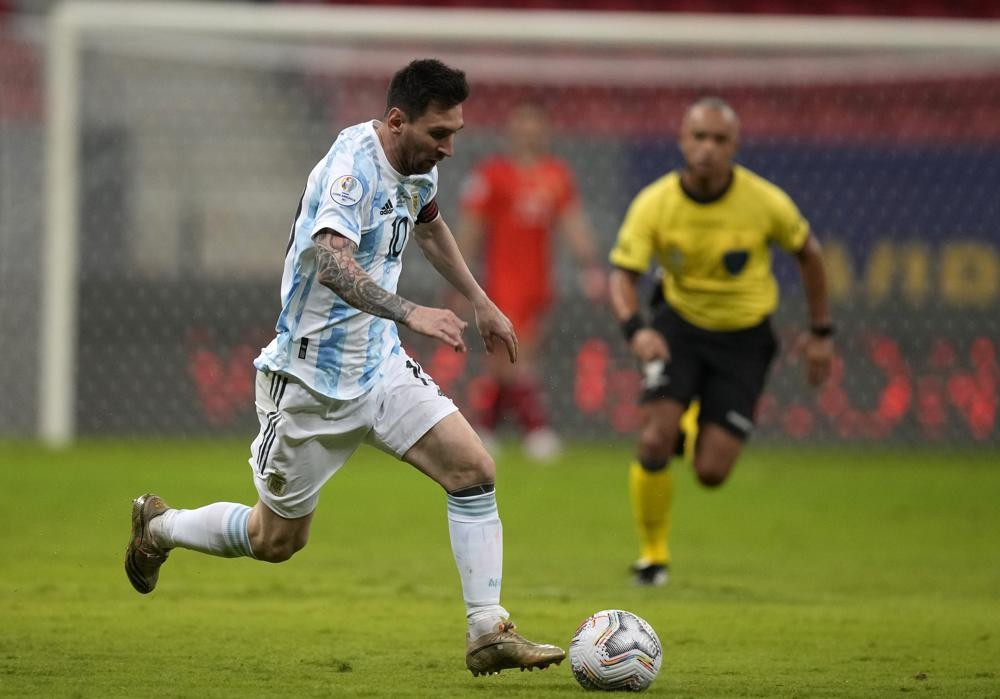 Argentina's Lionel Messi controls the ball during a Copa America soccer match against Uruguay at National stadium in Brasilia, Brazil, Friday, June 18, 2021. (AP Photo/Ricardo Mazalan)